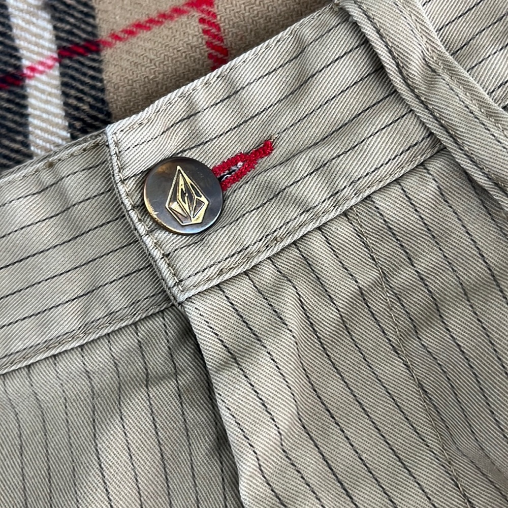 Volcom shorts - Picture 2 of 10